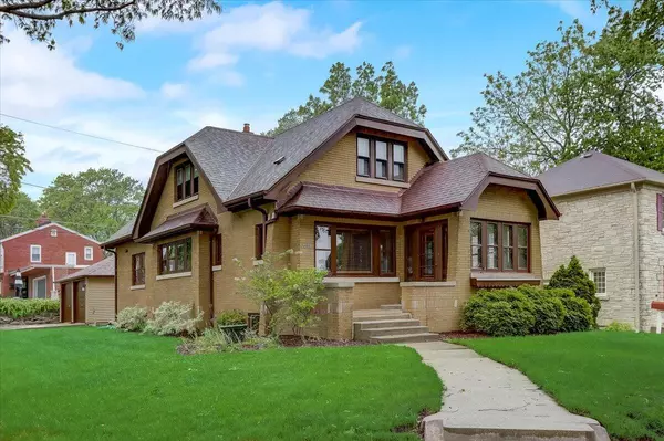 Wauwatosa, WI 53226,203 N 88th St