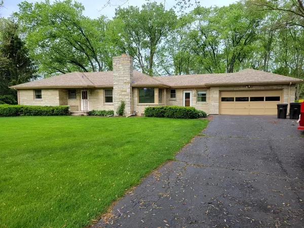 W235N1013 Busse Rd, Pewaukee, WI 53188