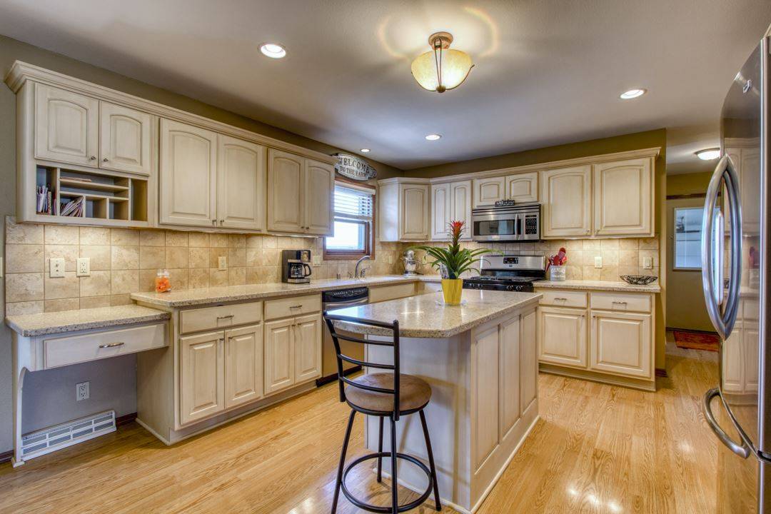 Oconomowoc, WI 53066,W335N8611 Stone Bank Rd