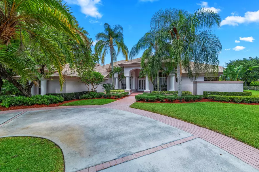 8095 Steeplechase DR, Palm Beach Gardens, FL 33418