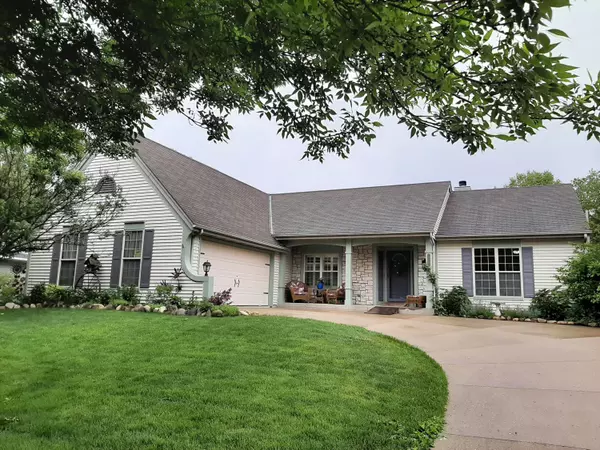 368 Indian Bend Rd, Burlington, WI 53105