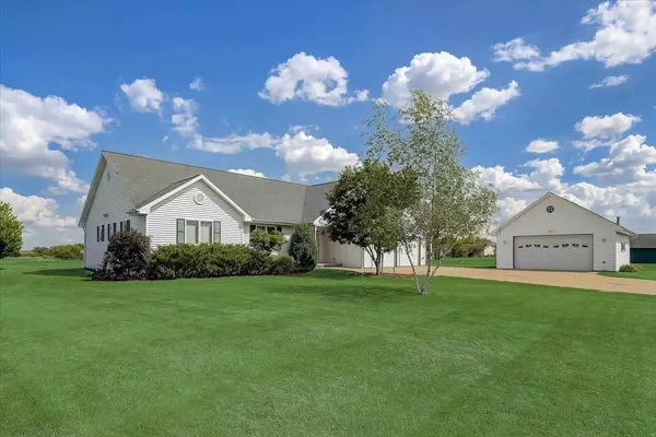 W9555 Zimmerman Dr, Beaver Dam, WI 53916