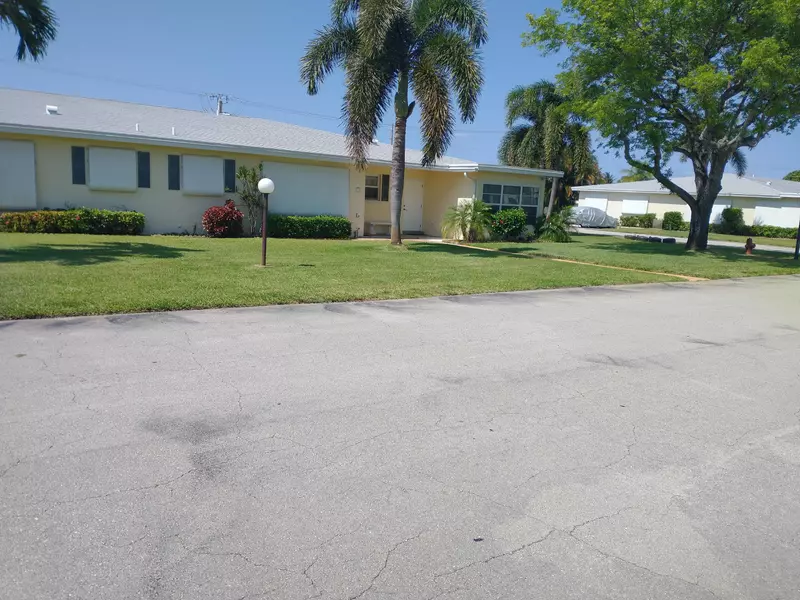 201 Country LN B, Boynton Beach, FL 33435