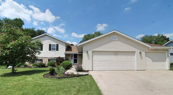 935 Alpine Dr, Janesville, WI 53546