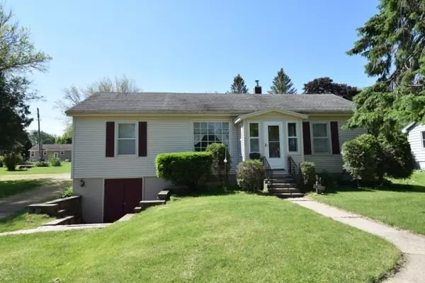 323 W Walnut St, Dodgeville, WI 53533