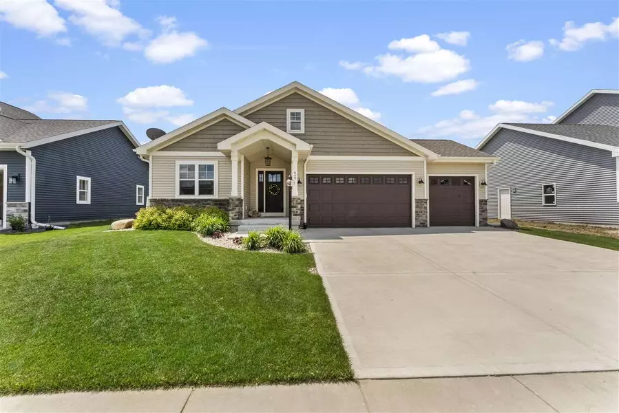 927 Skylark Ln, Deforest, WI 53532