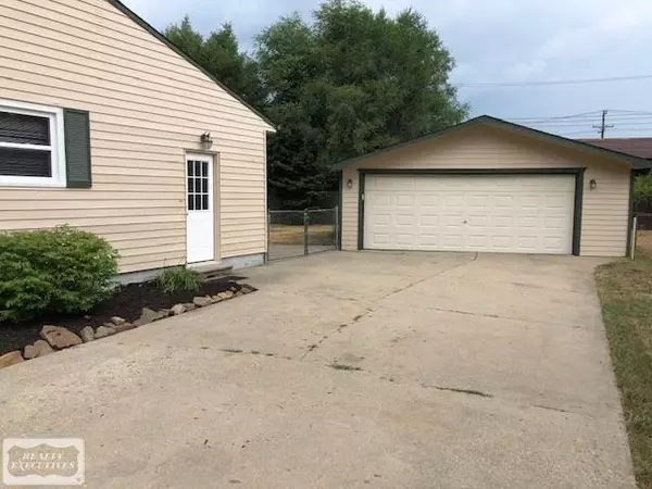 Shelby Twp, MI 48317,49861 CAROLEE ST