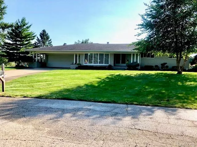 53623 DEBRA DR Drive, Shelby Twp, MI 48316 2301