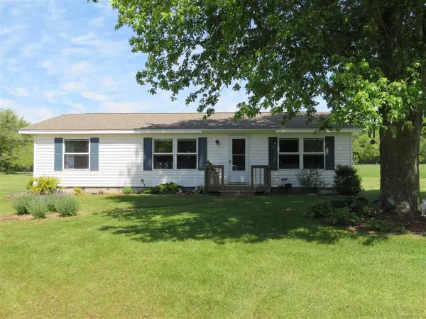 W3044 55th St, Lyndon Station, WI 53944-9517