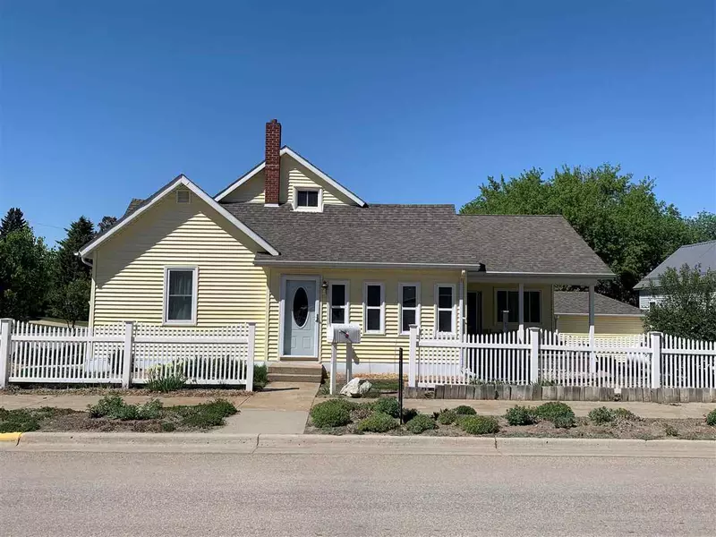 201 1st St NE, Rugby, ND 58368