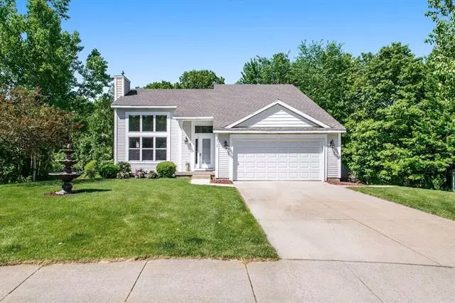 5743 Grand Oaks Drive NE, Comstock Park, MI 49321