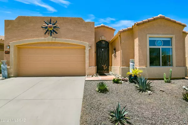 616 W Knotwood Street, Green Valley, AZ 85614