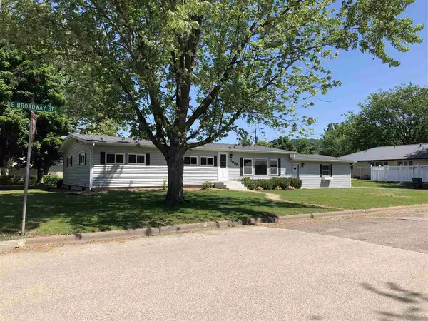 1005 E Broadway St, Prairie Du Chien, WI 53821