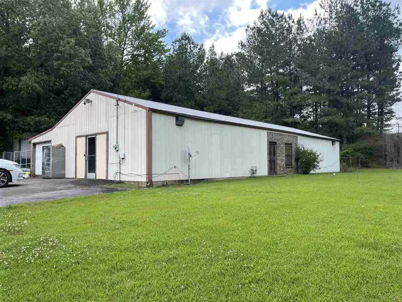 18490 S 125 HWY, Bolivar, TN 38008