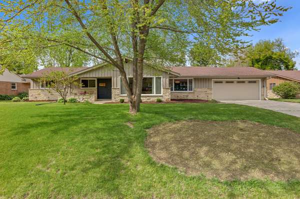 2440 W Woodbury Ln, Glendale, WI 53209