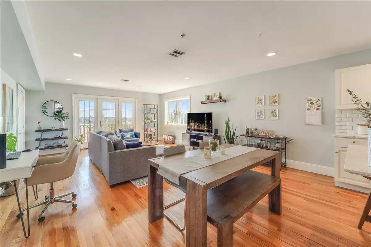 Union City, NJ 07087,1703 CLIFF ST #3L