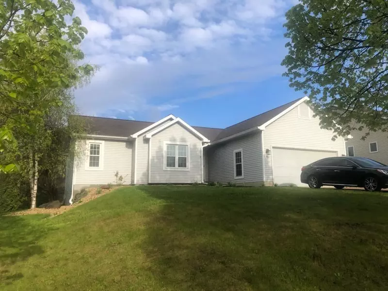 105 Terrace Ct, Mount Hope, WI 53572