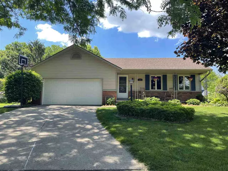 2590 N Norfolk Cir, Fitchburg, WI 53719