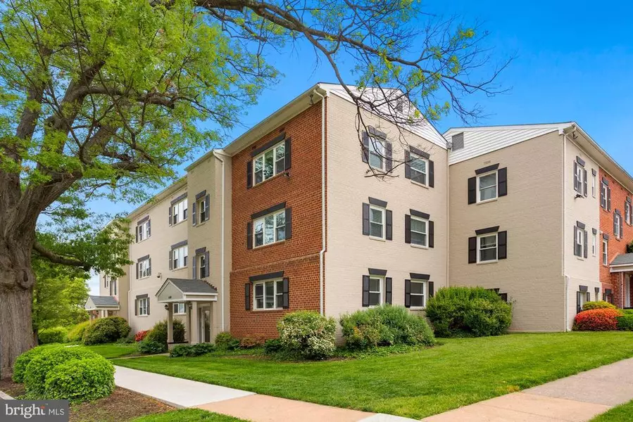 6180 GREENWOOD DR #202, Falls Church, VA 22044