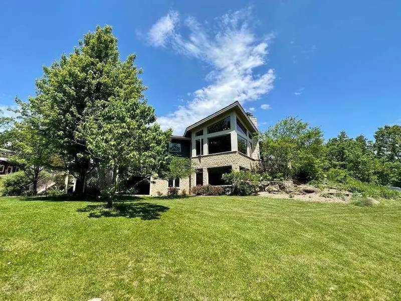 4676 County Road K, Barneveld, WI 53507