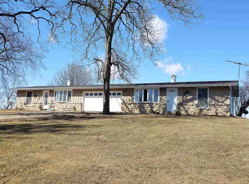 13952 Wildcat Rd, Darlington, WI 53530