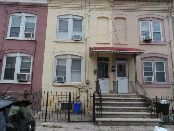 200 ½ PARKER ST, Newark, NJ 07104