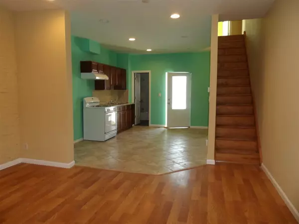 Newark, NJ 07104,200 ½ PARKER ST