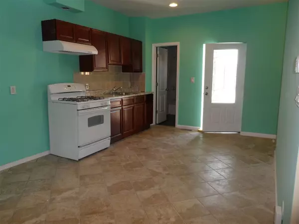 Newark, NJ 07104,200 ½ PARKER ST