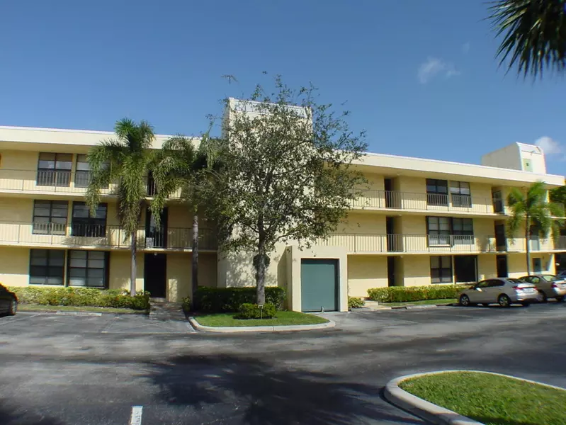 11 Royal Palm WAY 303, Boca Raton, FL 33432