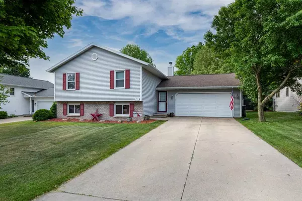 1717 Apple Dr, Sun Prairie, WI 53590