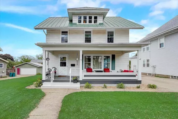 209 S 6th St, Mount Horeb, WI 53572