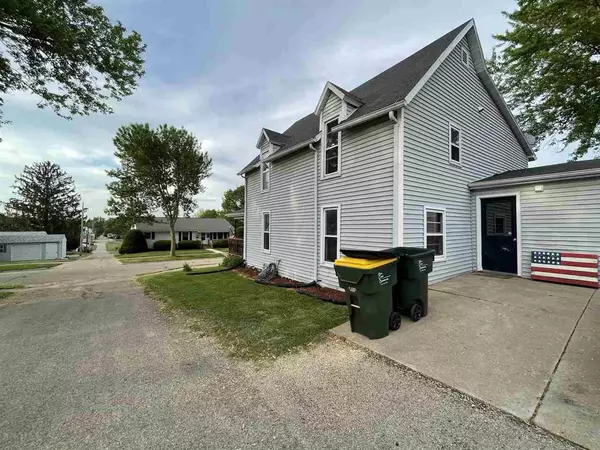 Lancaster, WI 53813,331 E Oak St