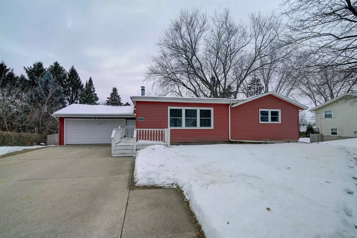 Deforest, WI 53532,705 Russell St