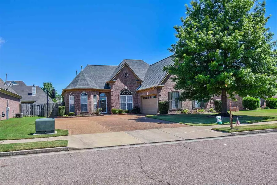 8248 BLUE LAGOON DR, Bartlett, TN 38002