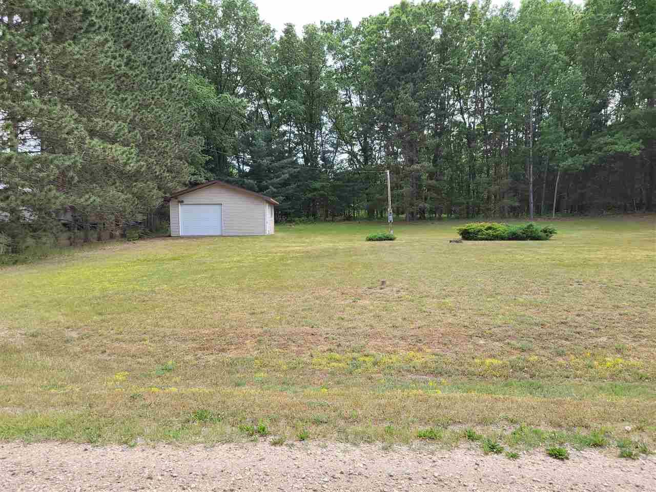1751 Dow Dr, Gladwin, MI 48624-9628