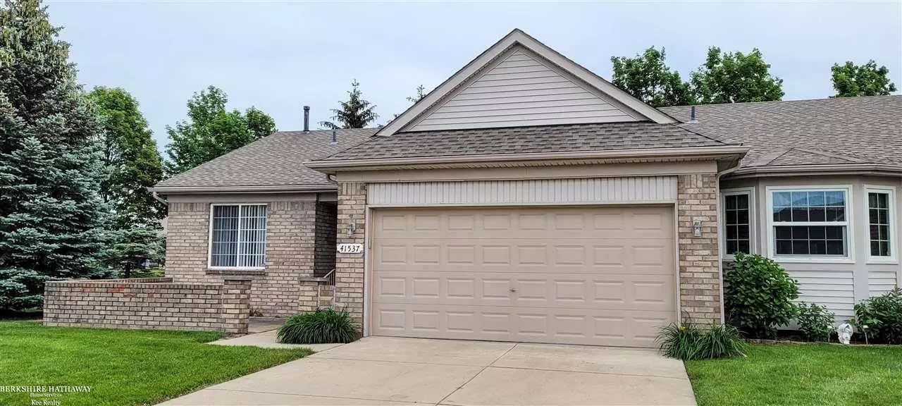 41537 Greenspire Dr, Clinton Township, MI 48038