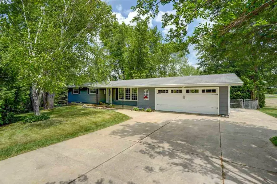 1890 Greene Rd, Stoughton, WI 53589