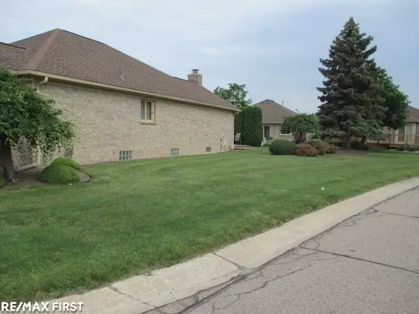 Clinton Township, MI 48035,15891 Horseshoe Path Court