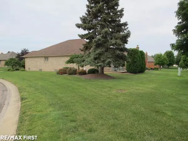 Clinton Township, MI 48035,15891 Horseshoe Path Court