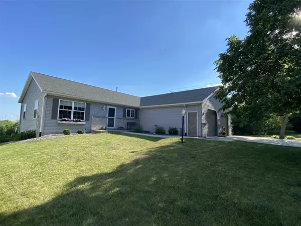 323 W Parry St, Dodgeville, WI 53533