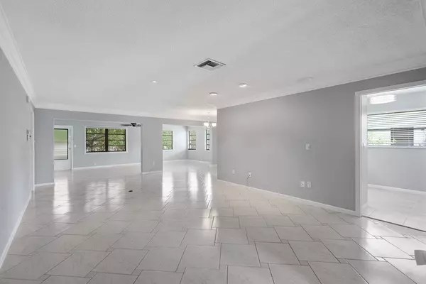 Greenacres, FL 33463,6460 Lakemont CIR