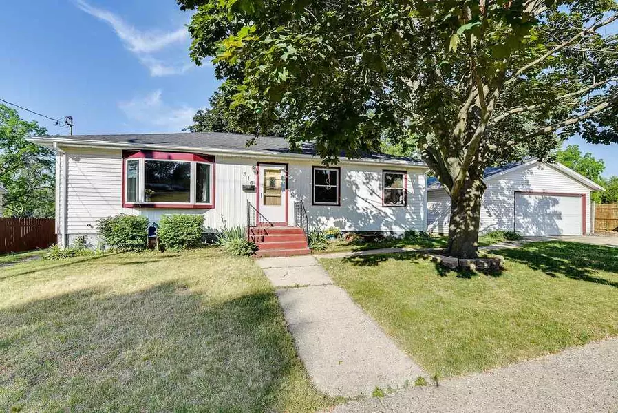 316 Stoughton Rd, Edgerton, WI 53534