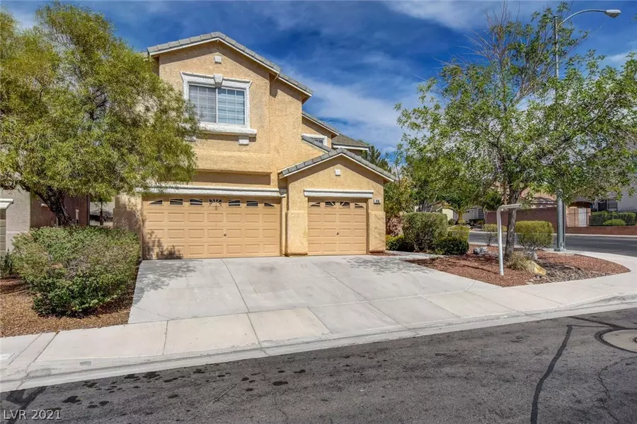 818 Roaring Falls Avenue, Henderson, NV 89052