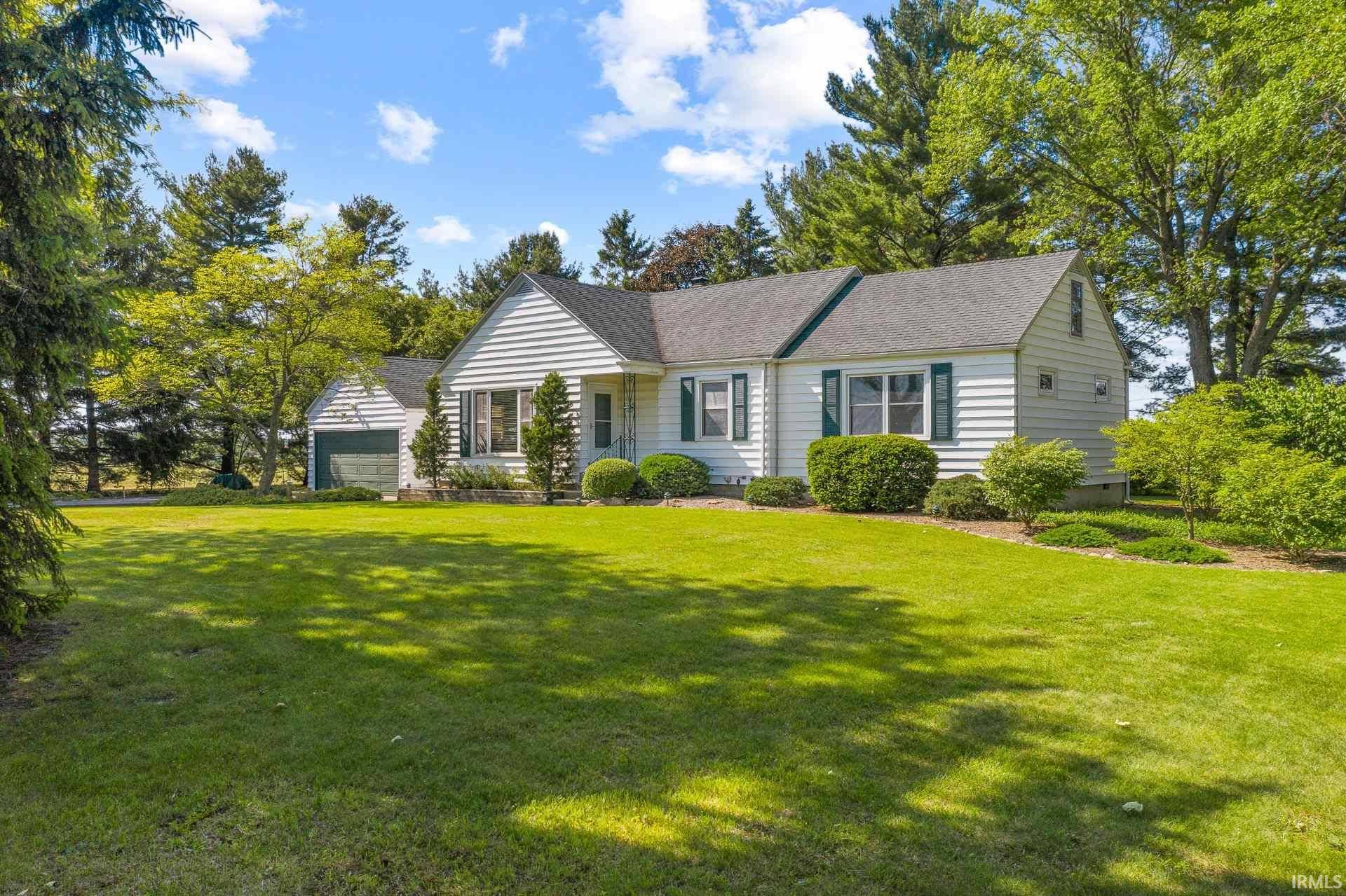 10406 W Cook Road, Fort Wayne, IN 46818-9452
