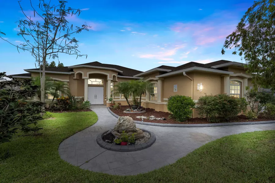 561 NW Sagamore TER, Port Saint Lucie, FL 34953