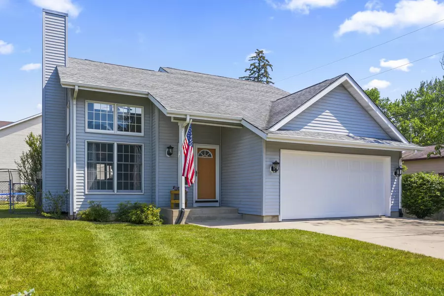 22320 118th St, Salem Lakes, WI 53104