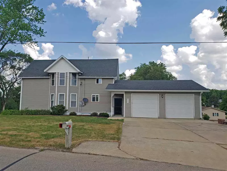 425 Spring St, Darlington, WI 53530