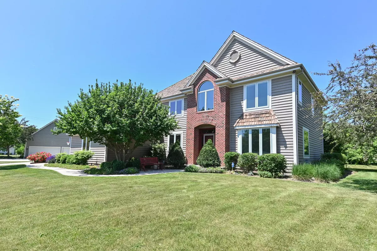 Mequon, WI 53097,8202 W Kensington Dr