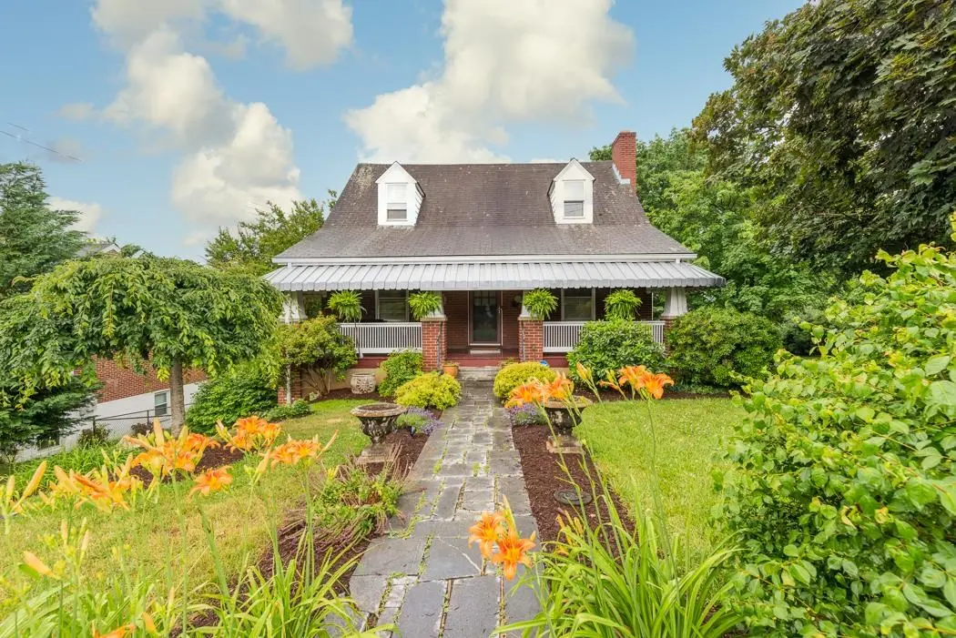 730 PARKVIEW AVE, Staunton, VA 24401