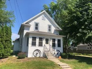 513 N 10th St, Oostburg, WI 53070